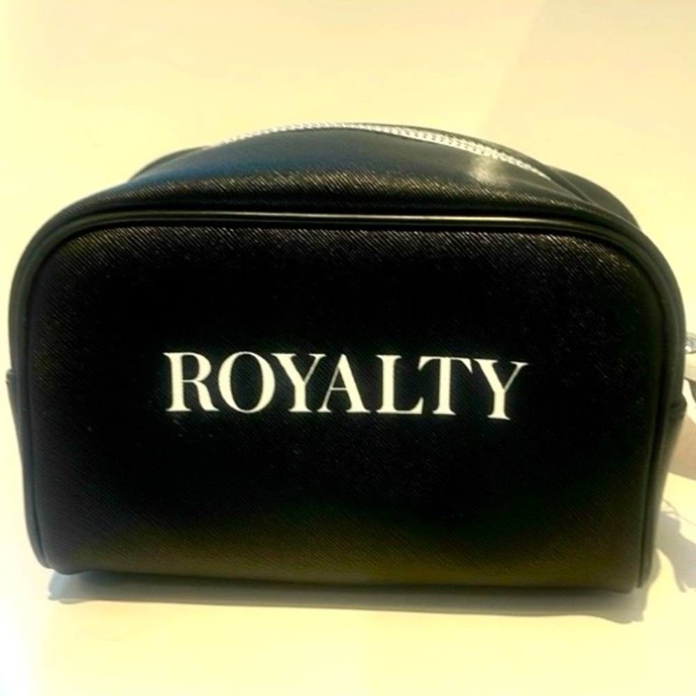 SAKS FIFTH AVENUE ROYALTY ZIP COSMETIC CASE NWT